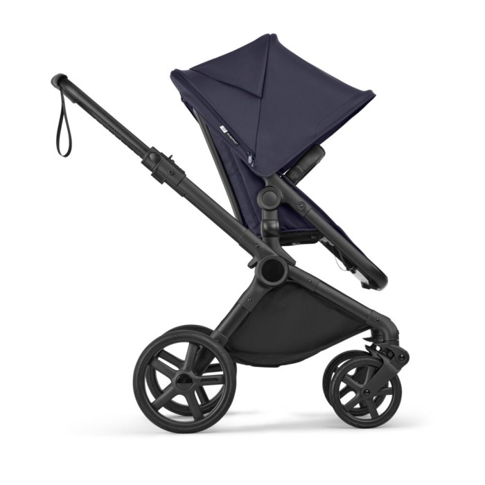 bugaboo cub - wózek dziecięcy 2w1 - wersja spacerowa, przodem do kierunku jazdy - widok od boku - kolor deep indigo (granatowy)
