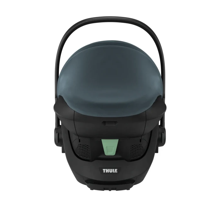 Thule Maple Connect kolor Darkest Blue widok na fotelik z tyłu z rozłożonym daszkiem