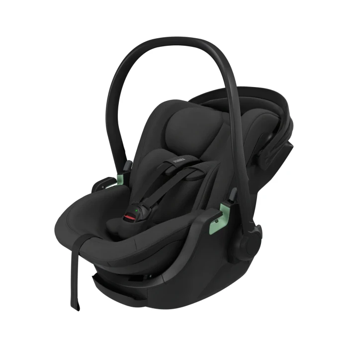Thule Maple Connect kolor Black widok na fotelik ze złożoną budką