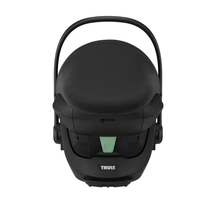 Thule Maple Connect kolor Black widok na fotelik z tyłu z rozłożonym daszkiem