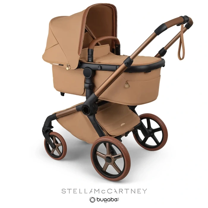 bugaboo fox 5 renew - edycja limitowana - bugaboo x stella mccartney - wózek dziecięcy 2w1 - wersja z gondolą (widok pod skosem)